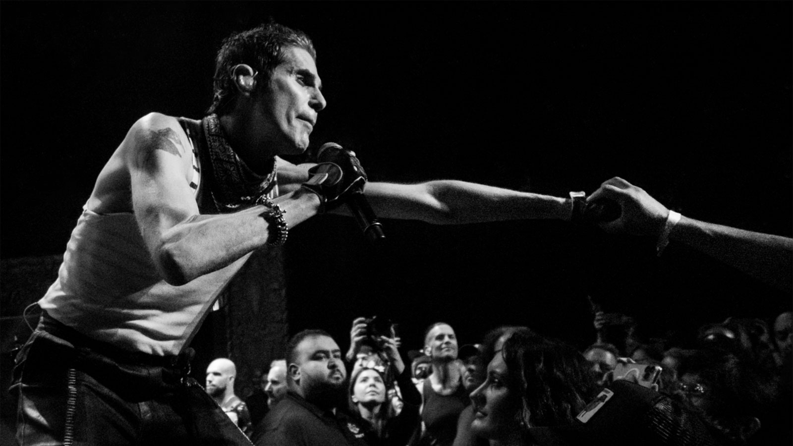 PERRY FARRELL talks PORNO FOR PYROS farewell tour, new song and more ...