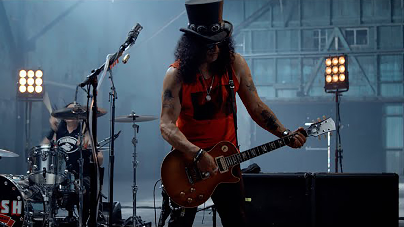 Slash Debuts New Song "The River Is Rising," Announces 2022 Tour Revolver