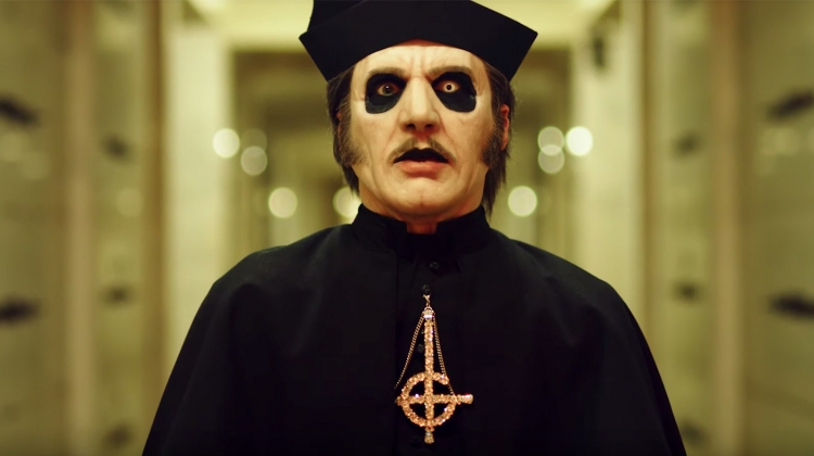 See Ghost Spoof 'The Shining' in Bizarre 